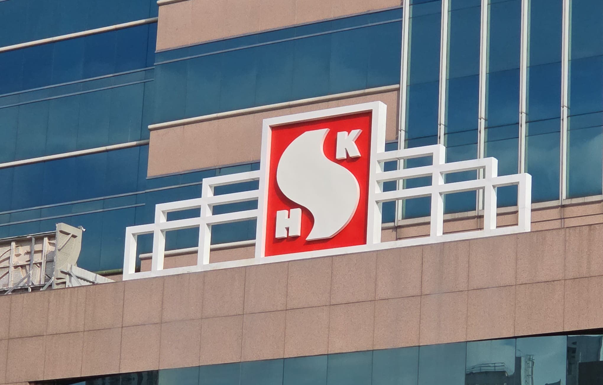 Reinstatement of Steel Structure and Logo at Level 5 Podium, Landmark